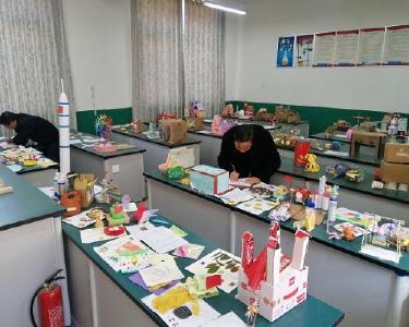 薛坪中心小学举办第九届科技节活动