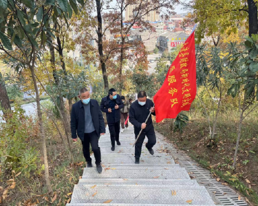 南漳县会计事务服务中心开展“健康伴我行”登山活动