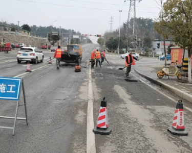 南漳公路中心开展路域环境集中整治扮靓公路