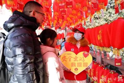 【热点关注】“志愿红”融入“新春红” 武汉文旅志愿者守护八方来客