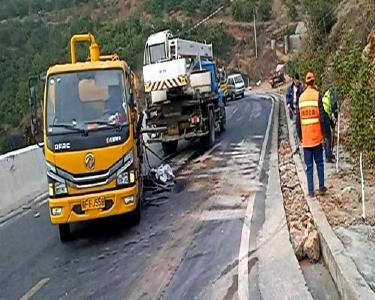 南漳县公路中心及时处置一起路面污染事件