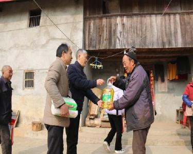 南漳县市场监管局开展节前送温暖活动
