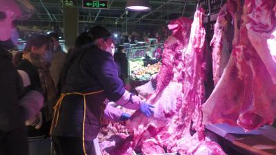 牛羊肉热销   市场供应足 