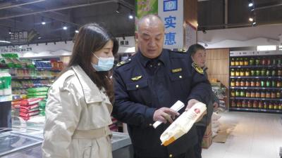 县市场监督管理局开展食品安全检查 