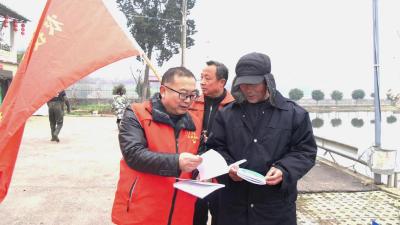 “水上春耕”正当时  农技服务送上门  