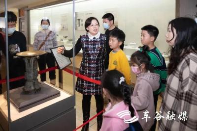 【热点关注】武汉商学院教师薛红：经开区博物馆里的“活雷锋” 让文物火起来