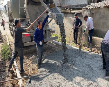 南漳县公路中心为民修路惠民生