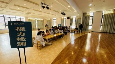 县疾控中心开展青少年视力筛查及常见病影响因素监测工作 