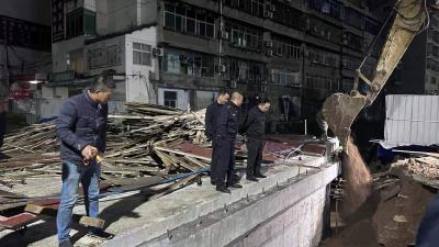 污水外溢居民愁 市政联动解民忧