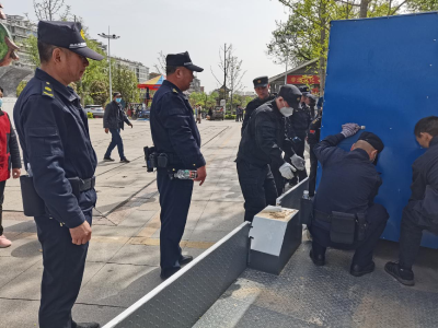 县城管局：清退游乐设施 还公园于市民 