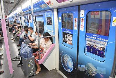 【热点关注】“科普列车”开进武汉地铁2号线