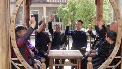 南漳：“红色屋场”共治理 同心修整河堤路