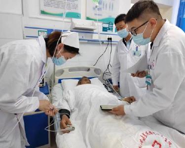 南漳：游客突发脑卒中　远程会诊稳病情