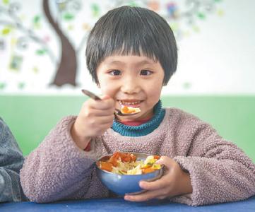 【热点关注】湖南永州道县——乡村免费午餐情暖留守儿童（暖相册）