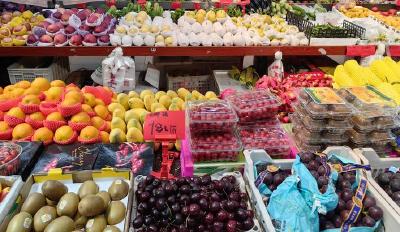 【热点关注】樱桃荔枝身价“腰斩” 西瓜蜜瓜跟风降价 武汉人的水果自由就要来了吗