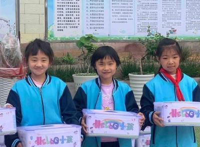 南漳：“Hello小孩”为山区学生发放爱心套餐