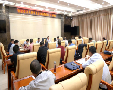县领导督办智慧型万头奶牛生态示范牧场项目建设