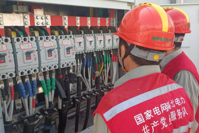 国网南漳县供电公司：“红马甲”进校园 护航高考用电安全