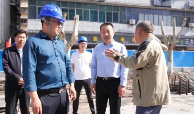 南漳：陈栋“五一”期间看望慰问坚守岗位的一线劳动者