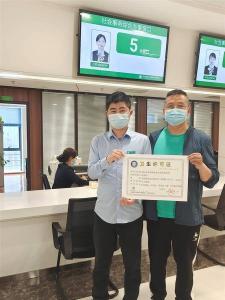 【热点关注】武汉东西湖区发出首张“一证多址”公共卫生许可证