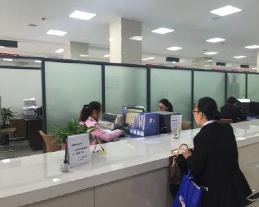 南漳县市场监管局延时服务解民忧