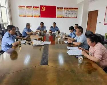 县城区部分学校实行错时错峰上放学保畅通