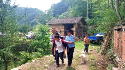 小孩深山走失  多方联合搜山28小时找回