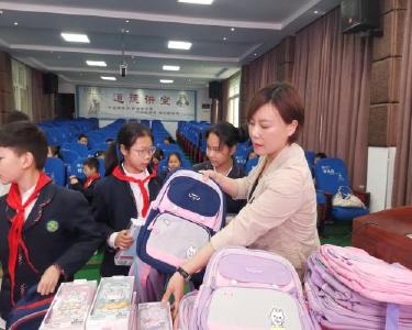 南漳侨界开展贫困助学捐赠活动