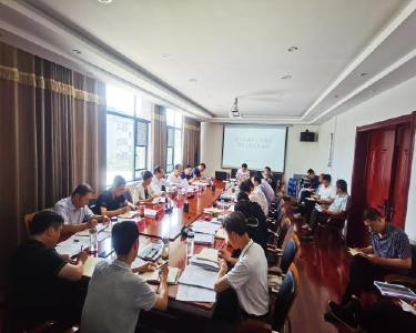 县第十九届人大常委会召开第十二次主任会议