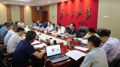 陈栋主持召开县政府党组中心组学习暨县政府常务会议