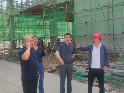 县领导到包保企业调研督导“双过半”工作
