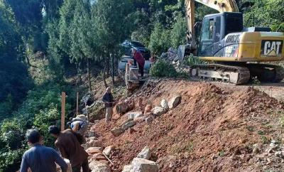 南漳：维修雨后毁坏道路 保障群众出行顺畅