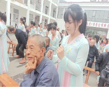 肖堰镇：“一老一少”共庆“六一”儿童节