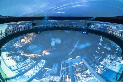 【热点关注】国内最大空中影院在汉试运行