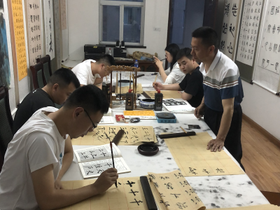 东巩镇财政所：“书法夜校”提升素养陶冶情操