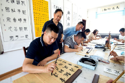 湖北南漳：书法夜校翰墨香