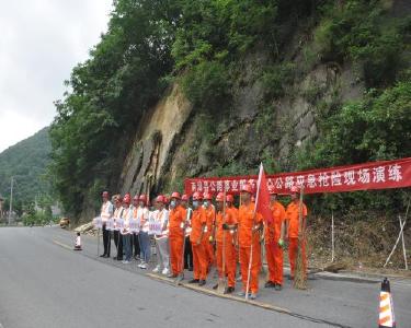 县公路中心开展公路应急抢险演练