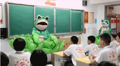 【热点关注】今日高考！高三老师变网红蛙送祝福，寓意亮了！