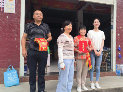 李庙社区开展“迎端午，庆七一”慰问老党员活动