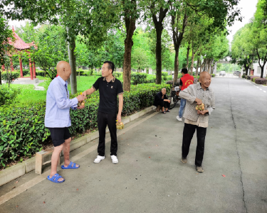 九集社区开展“浓浓端午节  情暖在人心”慰问活动