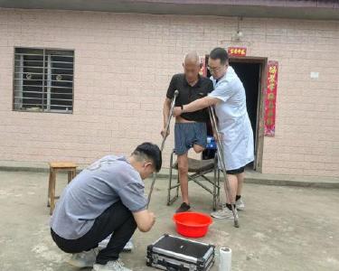 县残联免费为残疾人适配假肢