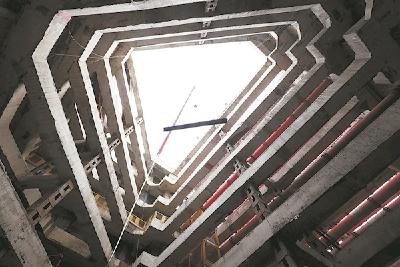 【热点关注】向下有11层楼高 最深地铁站封底 江城首条环线建设提速