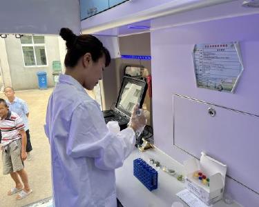 县市场监管局：食品快检进福利院　护航老人食品安全