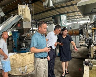 县农技中心“保姆式”服务助力企业发展