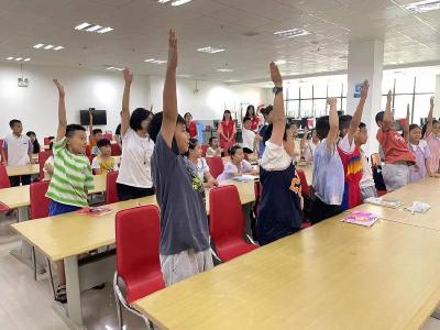 南漳：大手牵小手 青春助“双减”