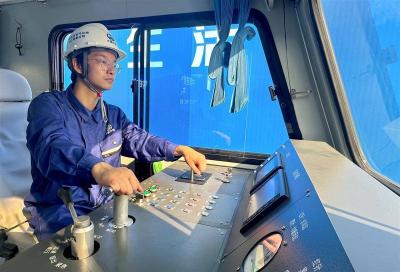【热点关注】国内首台氢能源地铁作业车在襄阳下线