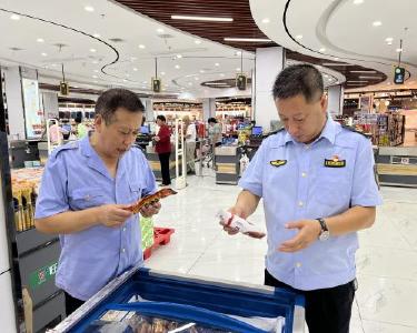 武镇市场监管所开展夏季冷饮食品专项检查