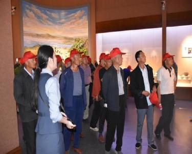 县退役军人事务局开展“走红色之路，做红色传人”主题活动