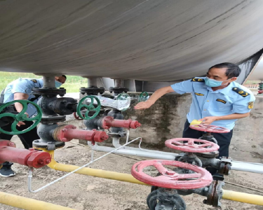 县市场监管局严查燃气气瓶质量保安全