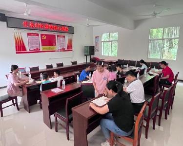 伏龙川村：暑期“爱心课堂”　护航学生成长